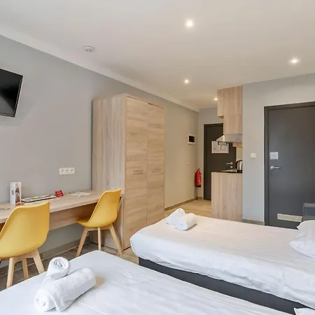 Business Twin With Budget Flats Apartment *